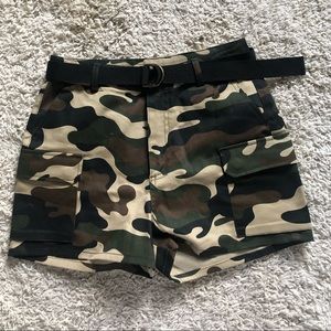 High Waisted Camo Shorts💚